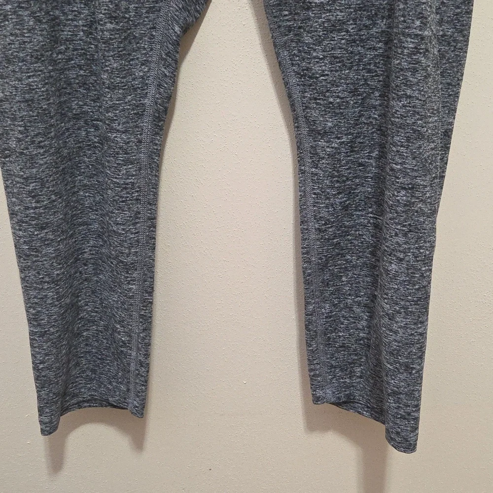 Beyond Yoga Heather Grey High Waisted Cropped Capri Leggings Size 1X - Picture 7 of 12